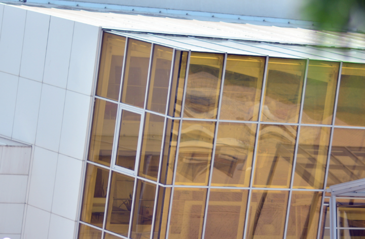 un cerramiento de un local se considera fachada