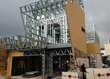 Termopiedra en vivienda unifamiliar con estructura metálica en Villanueva de la Cañada